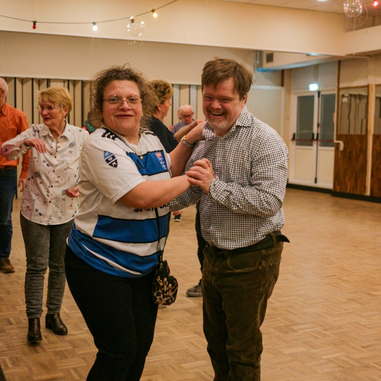 Samen stijldansen bij Prisma in Amsterdam Noord