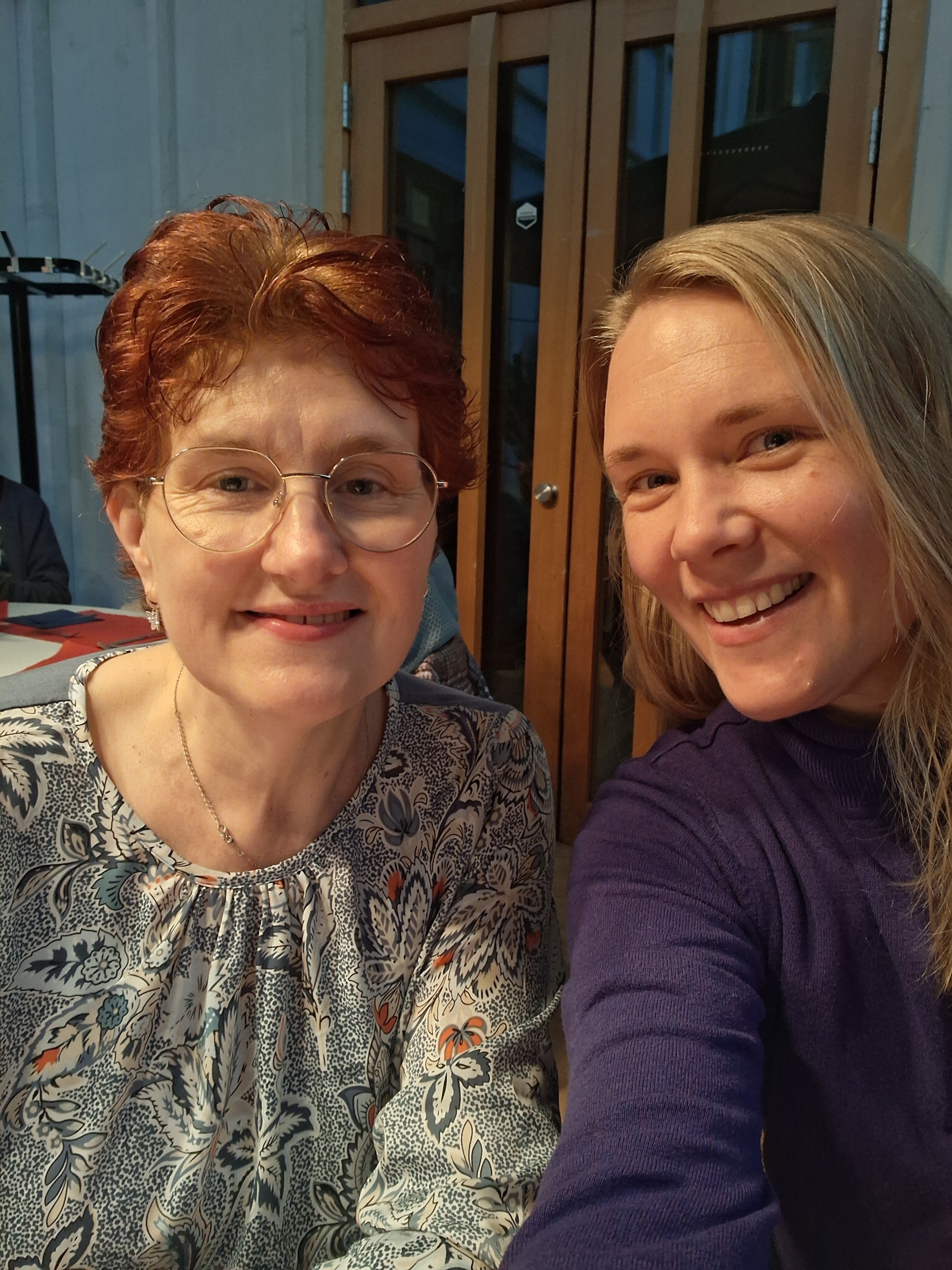 Participatiecoach kijkt samen met deelnemer met LVB wat er bij haar past