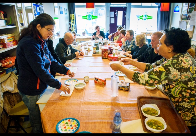 Begeleider gezellig diner in Zuidoost en West